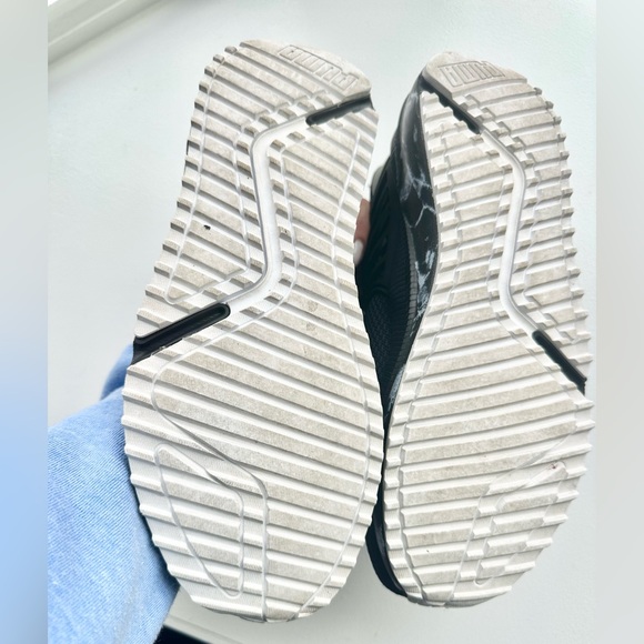 Puma sneakers, woman’s size 8 1/2, black and white, like new - Picture 5 of 8